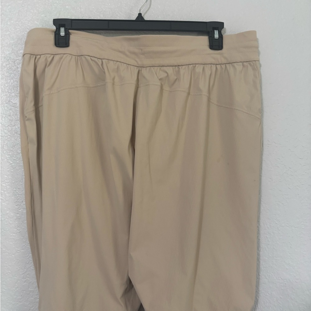 LuLuLemon Dance Studio Joggers - Picture 6 of 10